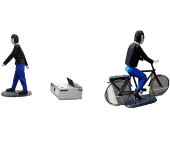 智能網(wǎng)聯(lián)移動假人、假車、交通標(biāo)志